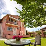 Sofi\'S House & Garden